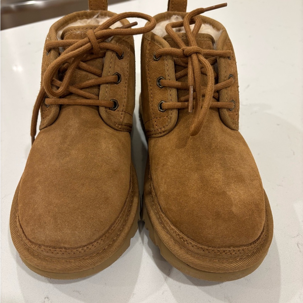 UGG Women's Neumal boots in Chestnut